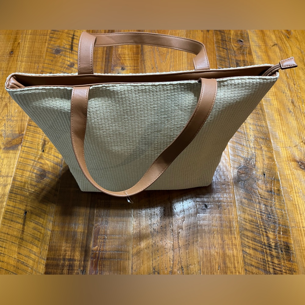 NWOT Viv&Lou Tote Bag